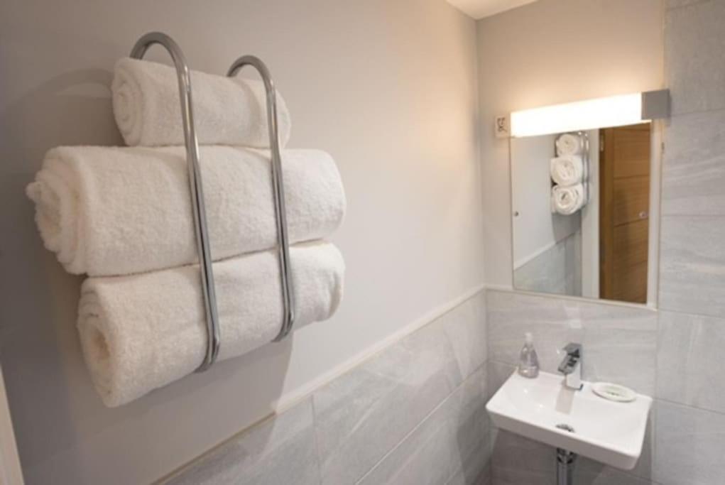 Beautiful, Spacious 1 Bed Flat Μπρέντγουντ Εξωτερικό φωτογραφία