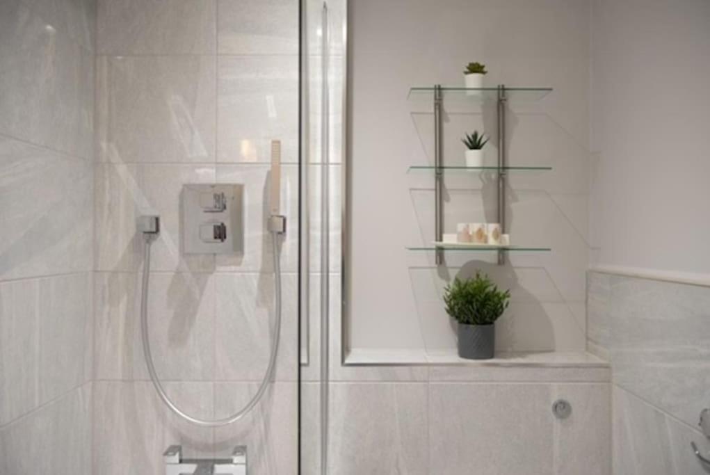 Beautiful, Spacious 1 Bed Flat Μπρέντγουντ Εξωτερικό φωτογραφία